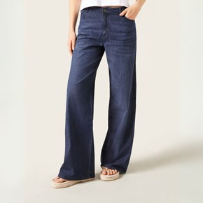 Denim kolekcija u Calzedonia trgovini